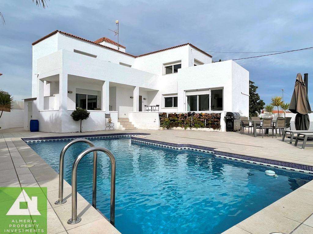 4 bedroom villa with pool for sale in Burjulu