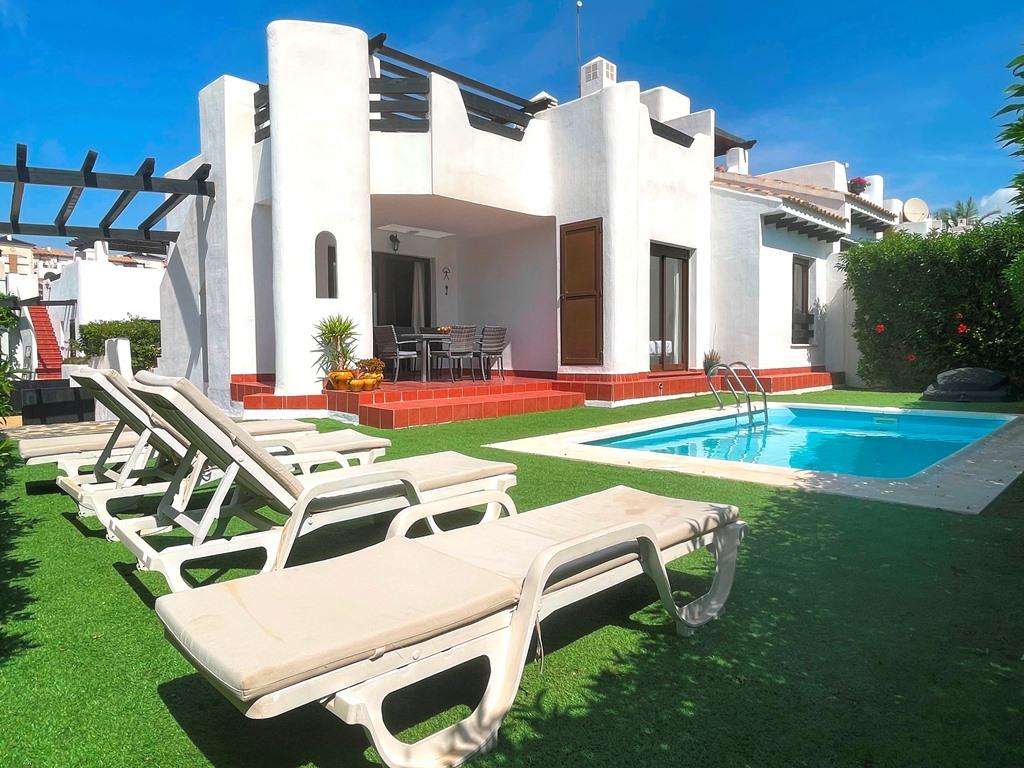 3 bedroom villa with pool for sale in Vera playa